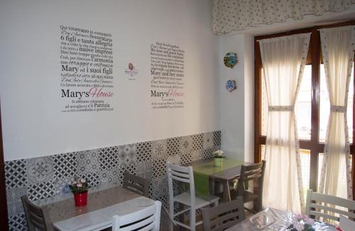 Fuorigrotta Bed & Breakfast | Mary's house