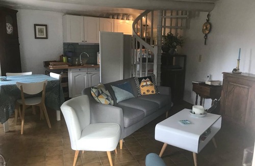 Contes House | Mas Avec Piscine Privée. Cadre Idyllique. Grand Jardin. 30 Minutes de Nice