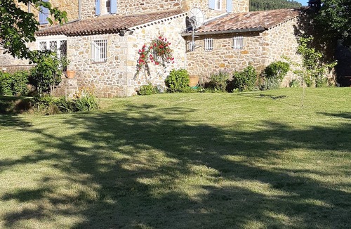 La Vernarede House | Mas Cevenol with Jacuzzi in the Cevennes