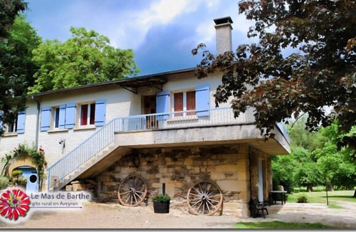 Sainte-Eulalie-d'Olt Cottage | MAS DE BARTHE COTTAGE: IN THE HEART OF THE COUNTRYSIDE BY A STREAM *