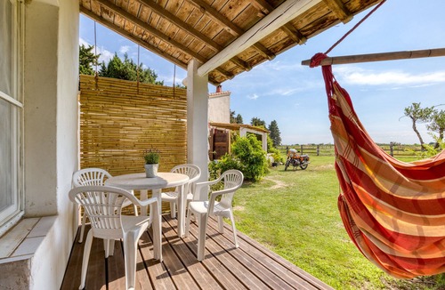 Saintes-Maries-de-la-Mer House | 'Mas Des Cypres - Mazet 4' with Private Terrace, Shared Garden and Wi-Fi