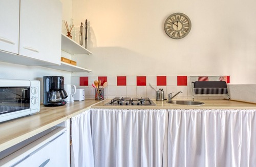 Saintes-Maries-de-la-Mer House | 'Mas Des Cypres - Mazet 5' with Private Terrace, Shared Garden and Wi-Fi