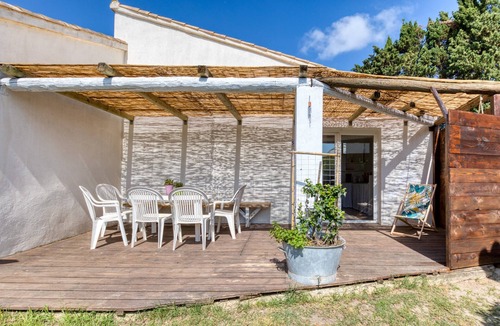 Saintes-Maries-de-la-Mer House | 'Mas Des Cypres - Mazet 5' with Private Terrace, Shared Garden and Wi-Fi
