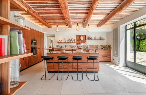 Verquieres Villa | Mas de la Source – Prestigious Provençal Retreat with Heated Pool, Landscaped Garden, A/C