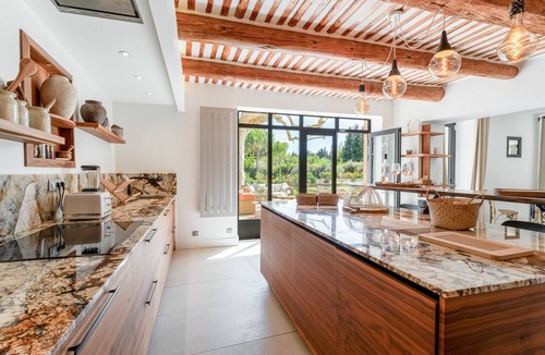 Verquieres Villa | Mas de la Source – Prestigious Provençal Retreat with Heated Pool, Landscaped Garden, A/C