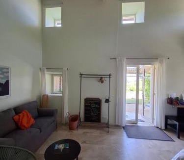 Cornillon Bed & Breakfast | Mas Les Escourtades Chambres d'hôtes