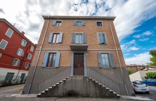Crocetta-San Lazzaro-Modena Est Bed & Breakfast | Maserati House - H24