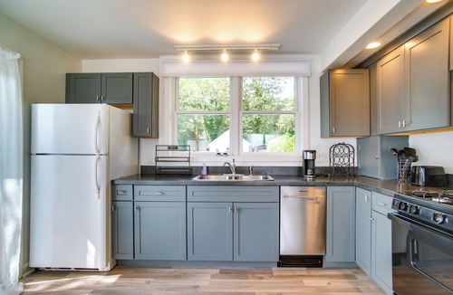 Seconsett Island Cottage | Mashpee Cottage w/Deck: Walk to Beach