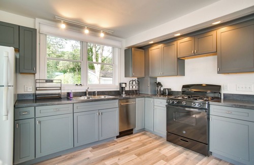 Seconsett Island Cottage | Mashpee Cottage w/Deck: Walk to Beach