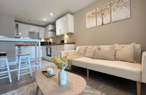 The Cultural Quarter Apartment | MASON&FINN STAYS: Luxury 1-Bed Flat w Seaview