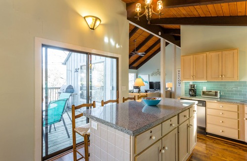 McGaheysville Villa | Massanutten Treehouse Mountainside Escape that’s Steps to the Resort