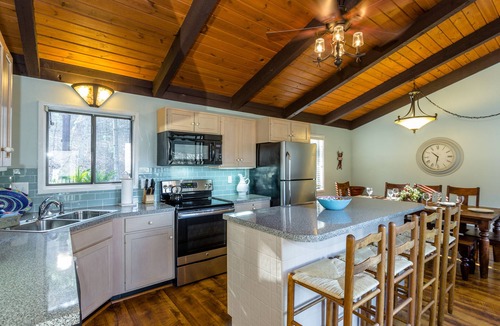 McGaheysville Villa | Massanutten Treehouse Mountainside Escape that’s Steps to the Resort