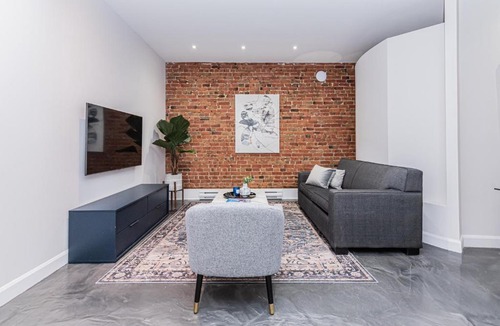 Plateau Mont Royal Apartment | Massive 3 bedroom apartment in the hearth of Le Plateau by DenStays