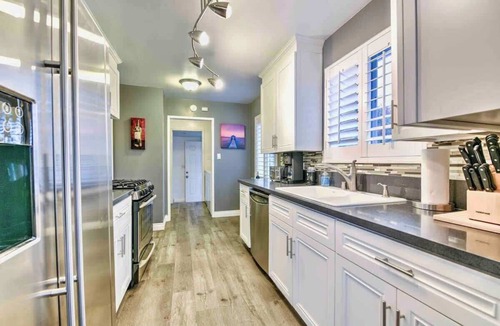 Placentia House | Massive 4BR/3BA & backyard by Disneyland+Convention Center!