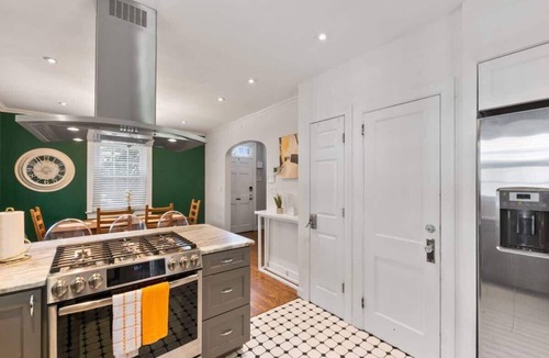 Del Ray House | Massive 5BR Historic CozySuites House