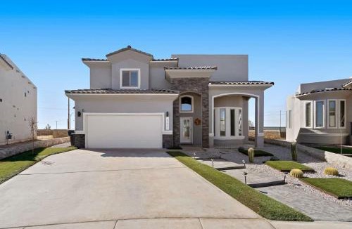 Biggs Field House | Massive Backyard Tri Level Home 4 Bed 3 and a Half Bath