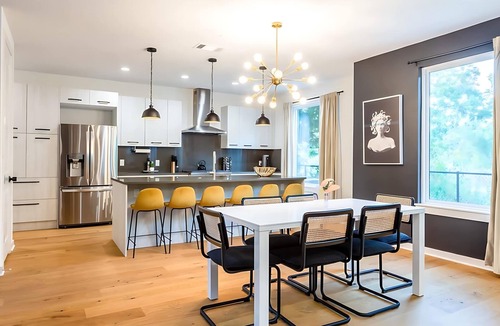 Govalle House | Massive Compound w Pool & Hot tub, Near Rainey St