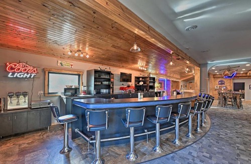 Hatfield House | Massive Hatfield 'Loon Lodge' w/Roller Rink