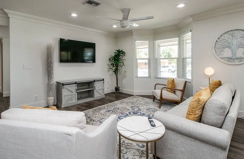 Mesa House | Massive Mesa 9 Bdrm w/ Pool and Game Room!