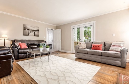 University District House | Massive Updated 6BR Near Everything Sleeps 20!