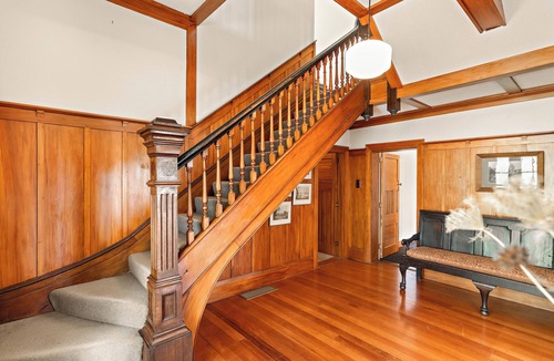 Solway Bed & Breakfast | Master Bedroom @ Te Rangi Lodge 5 mins of SH3. Evening Meals available. Pets OK.