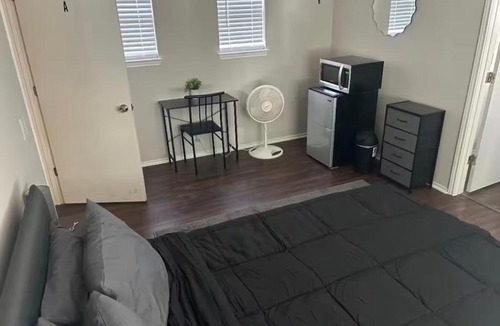 Stoney Ridge House | Master Bedroom with private bath near COTA and Tesla