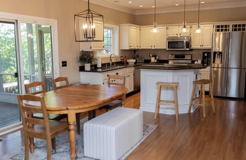 Fishers House | Master King Suite, Game Room, Private Backyard on Golf Course