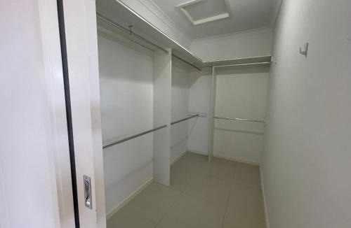 Mount Duneed House | Master's bedroom in Mount Duneed