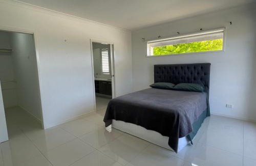 Mount Duneed House | Master's bedroom in Mount Duneed