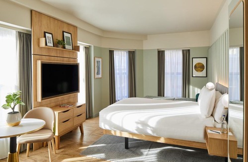 Castle Baynard Apartment | master St. Paul's