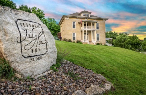 Elkader House | Master Suite at Elkader Jailhouse Inn