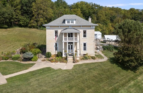 Elkader House | Master Suite at Elkader JailHouse Inn