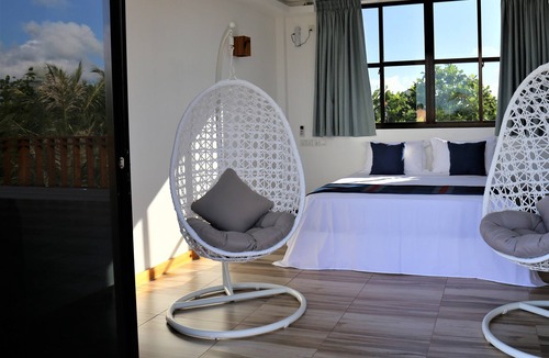 Thulusdhoo Island Bed & Breakfast | Master Suite Family Room with views of the Ocean