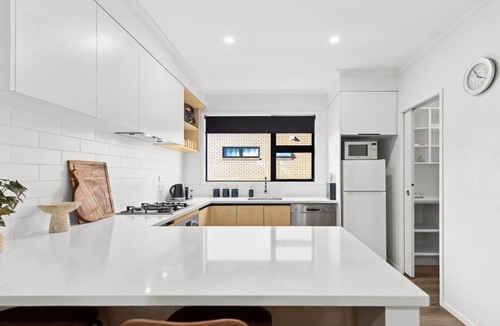 Hamilton Villa | Masterpiece 3BR Hamilton Central–Parking Included