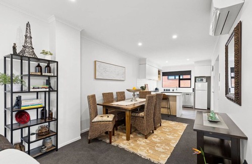 Hamilton Villa | Masterpiece 3BR Hamilton Central–Parking Included