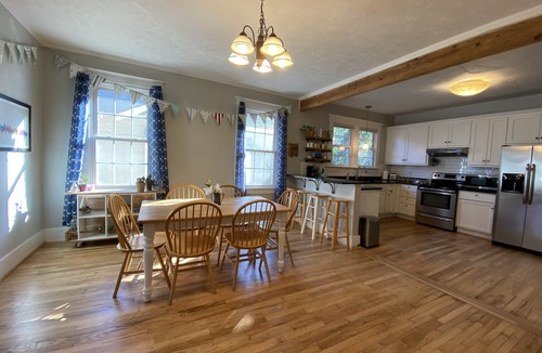 Midtown House | Master’s Getaway: 10 mins from National; 30 s walk from AMAZING coffee & drinks!