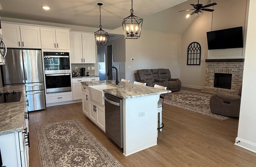 North Augusta House | Masters Luxury Stay Fireplace, Patio & Wine Bar