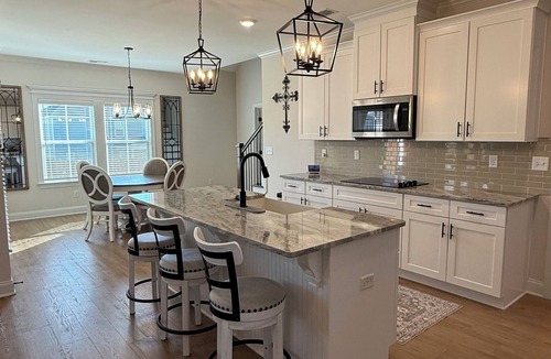 North Augusta House | Masters Luxury Stay Fireplace, Patio & Wine Bar