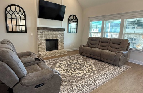 North Augusta House | Masters Luxury Stay Fireplace, Patio & Wine Bar