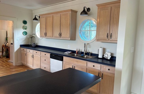 Eatonton Cottage | Master’s Week Charming 7-bedroom cottage with WiFi and AC on Lake Oconee