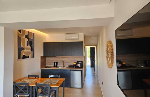 South Rhodes House | Mat Suites