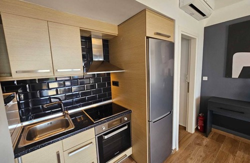 South Rhodes House | Mat Suites