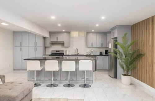 LaSalle House | Matchette Manor Luxury Hideaway Flat Lasalle