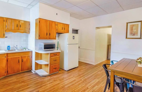 Bloomfield Apartment | Mathilda Street Trio - The Lodge with King Bed