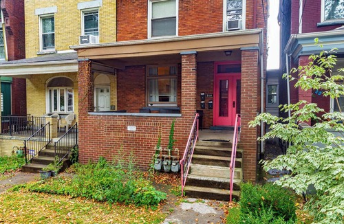 Bloomfield Apartment | Mathilda Street Trio - The Lodge with King Bed