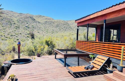 Zoar Apartment | Matilo Cabins - Cactus Deck with Hot-tub and Fireplace
