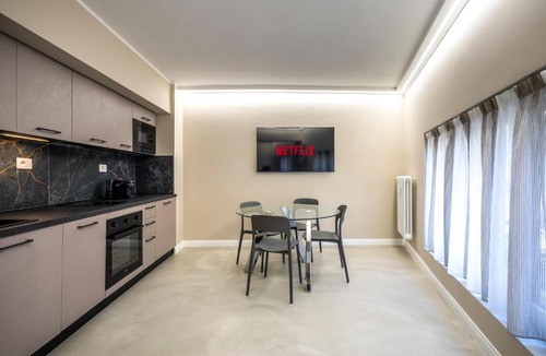 Santissima Annunziata Apartment | Matteotti Central Luxury - Elegant & Bright Florence Stay