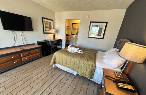 Mattoon Hotel | Mattoon Illinois Experience | Dining & Cultural Spots | Heritage Park Nearby
