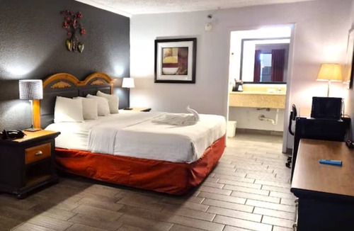 Mattoon Hotel | Mattoon Scenic Gateway | Free Breakfast | Close to Golf, Museums & Cultural Spot