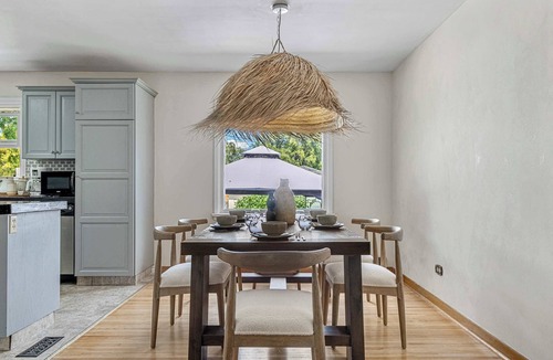 Red Deer House | Maverick | Sleeps 18 | Two Kitchens | Family Home